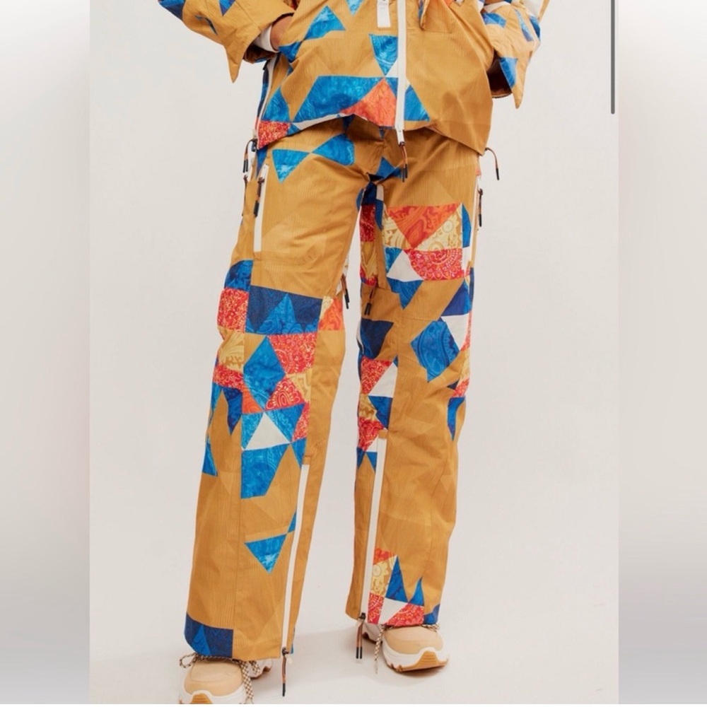 XS FREE PEOPLE SKI PANTS **SOLD OUT** style! NWOT MSRP $400